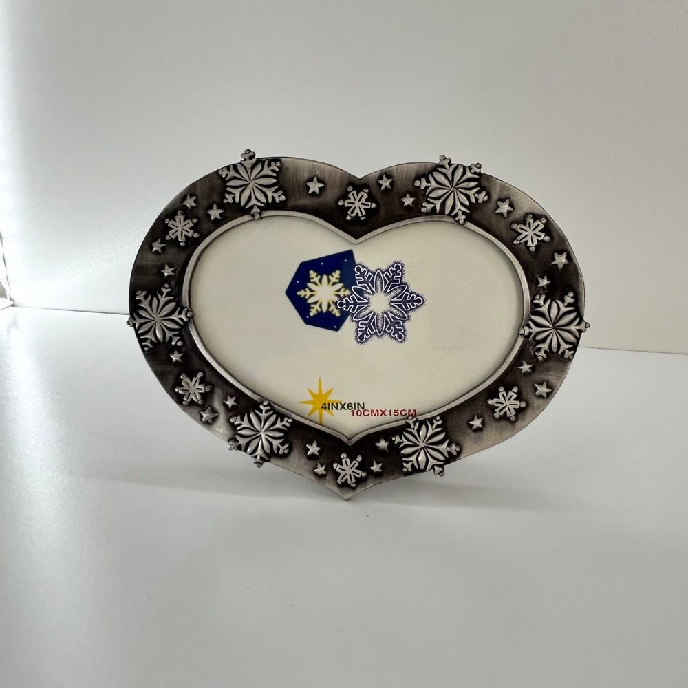 Heart Shaped Photo Frame Snowflake Design Tabletop Display Silver Tone 4x6 Photo